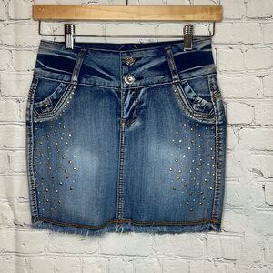SILVER DIVA Stone Washed Jean Skirt with Rhinestones Frayed Hem new with‎ tags